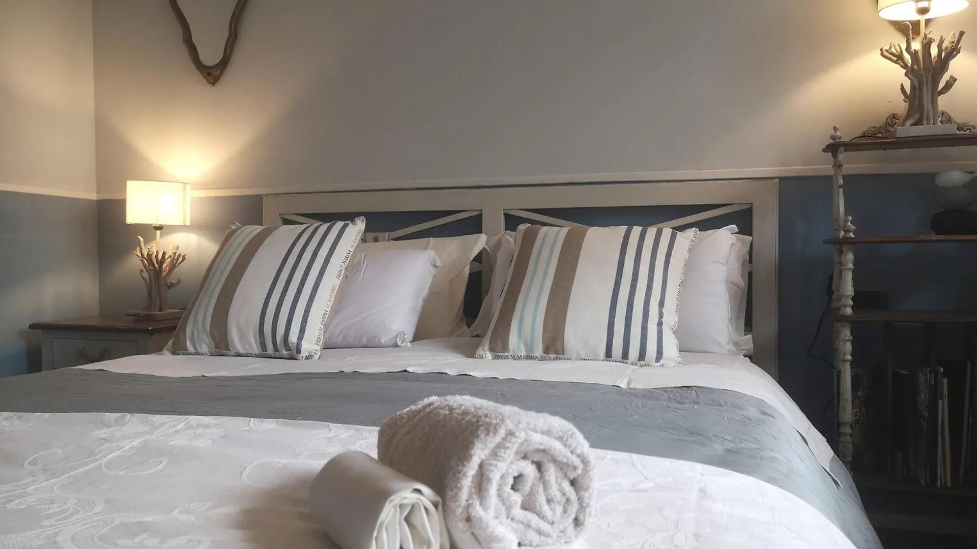 Business Suite Il Nido Segreto B&B Varano Borghi 0*,  Italien